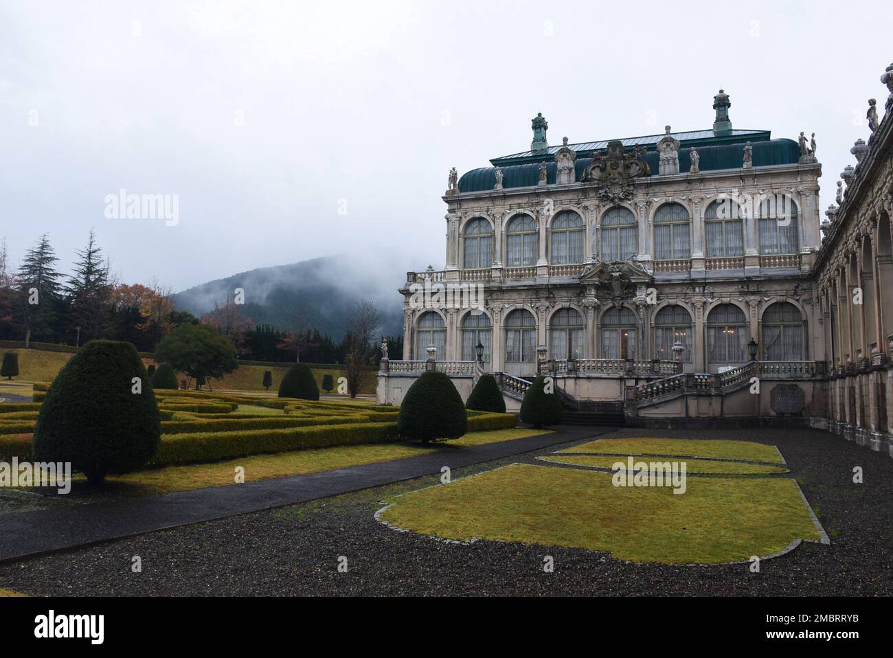 Le Parc de la porcelaine d'Arita - un parc à thème situé à Arita, au Japon. Reproduction du "Zwinger", un célèbre palais baroque de Dresde, en Allemagne Banque D'Images