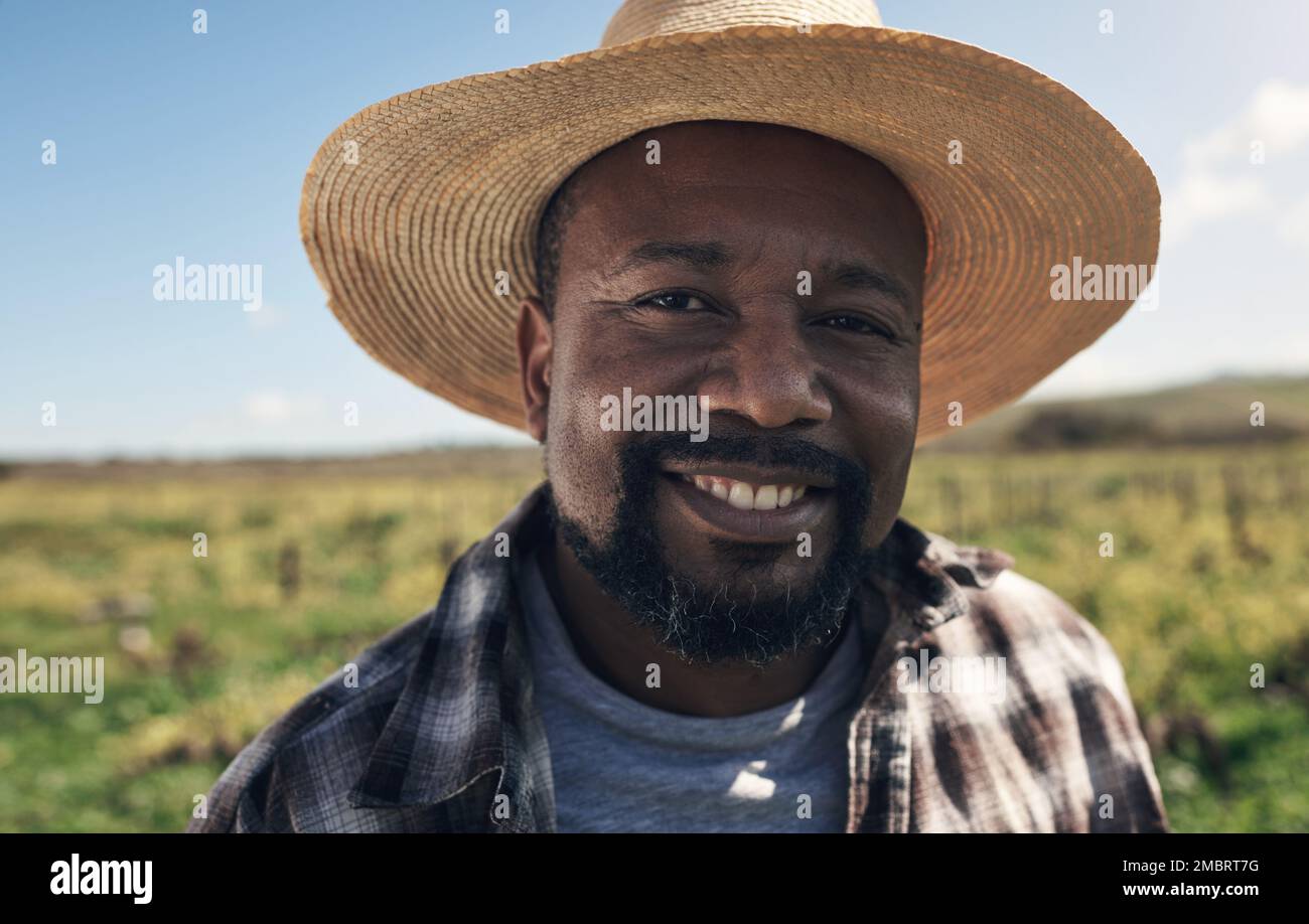 C'est plus que mon travail, sa ma vie. homme mature travaillant sur une ferme. Banque D'Images