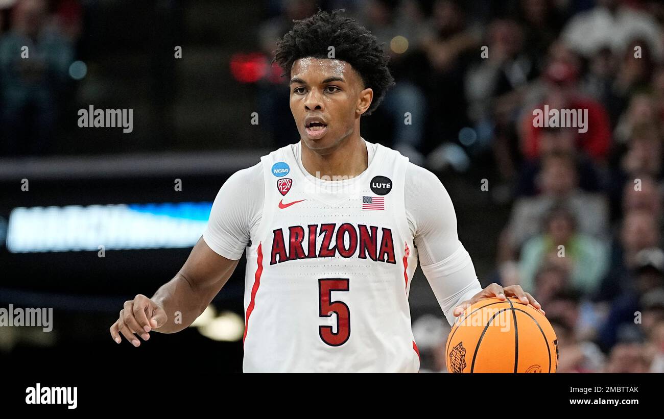 Arizona guard Justin Kier brings the ball down court against Houston during the first half of a college basketball game in the Sweet 16 round of the NCAA tournament on Thursday, March 24, 2022, in San Antonio. (AP Photo/David J. Phillip) Banque D'Images