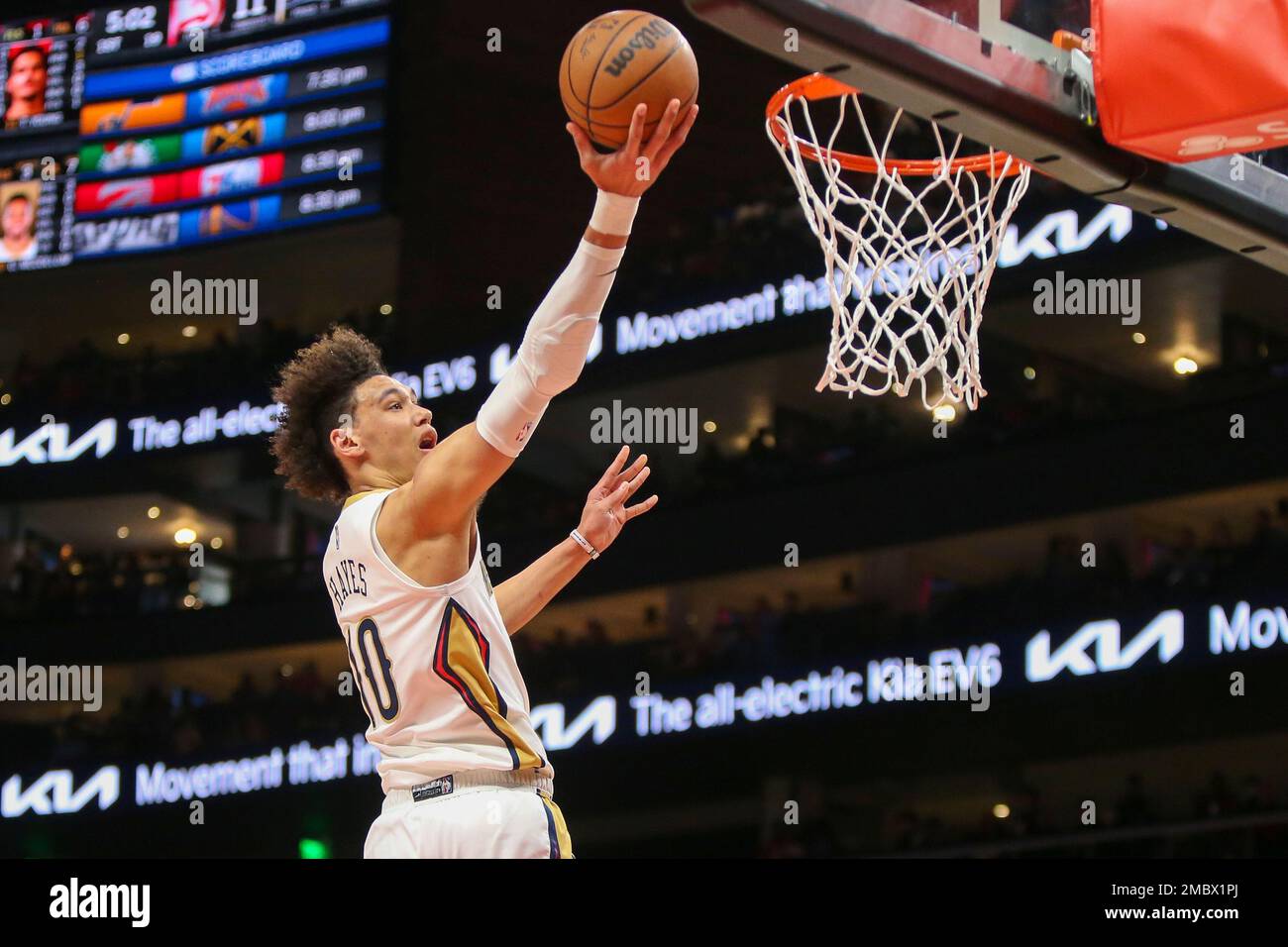 New Orleans Pelicans center Jaxson Hayes (10) shoots past Atlanta Hawks guard Bogdan Bogdanovic (13) in the first half of an NBA basketball game Sunday, March 20, 2022, in Atlanta, Ga. (AP Photo/Brett Davis) Banque D'Images