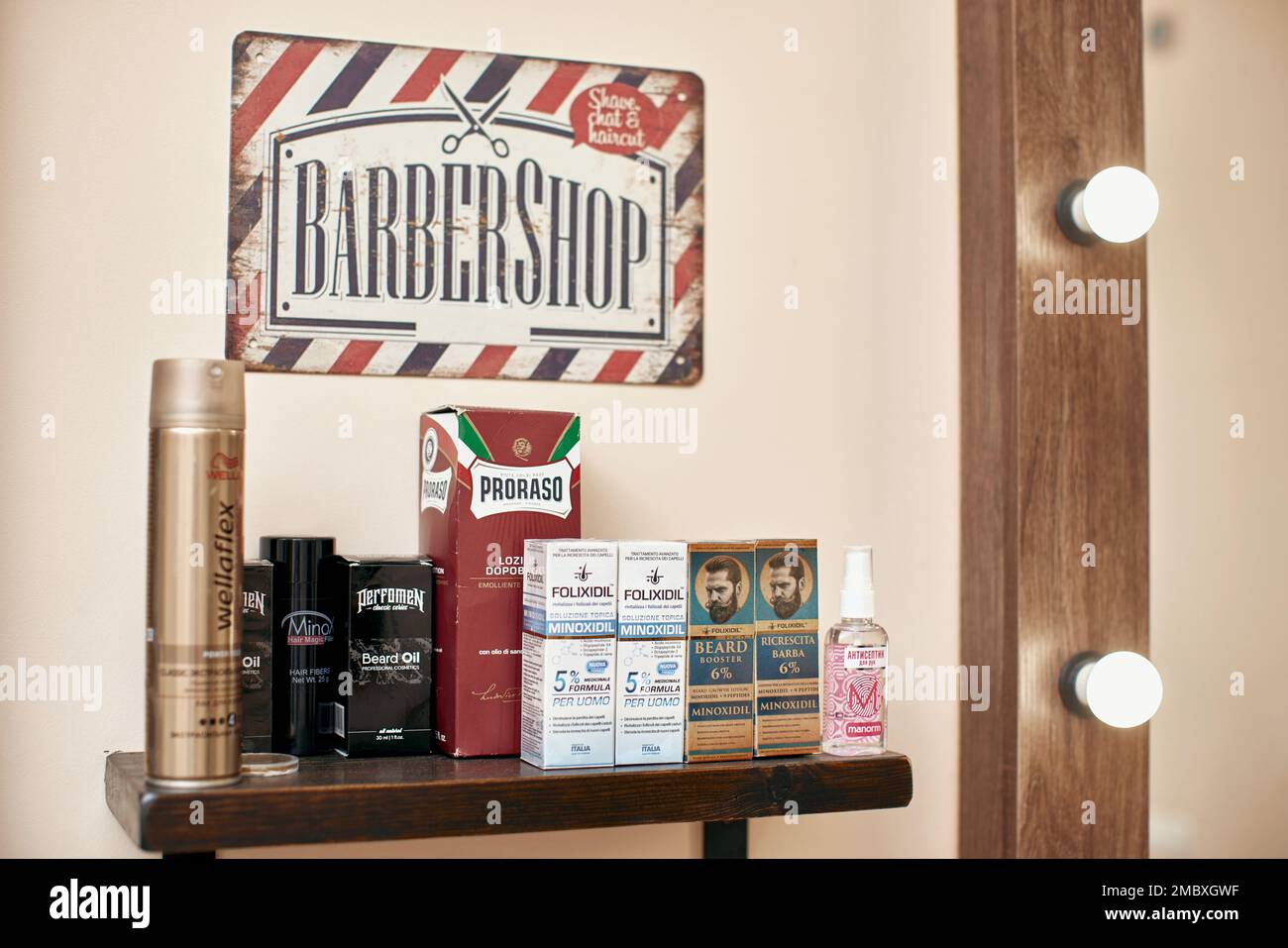 Dnipro, Ukraine, 7 octobre 2022: Barbershop, produits de soins pour les cheveux et la barbe pour les hommes Banque D'Images