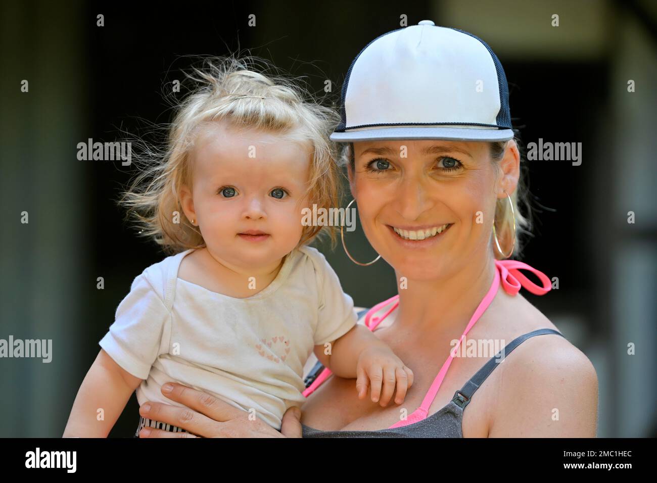 Mère avec enfant, 10 mois, Stuttgart, Bade-Wurtemberg, Allemagne Banque D'Images
