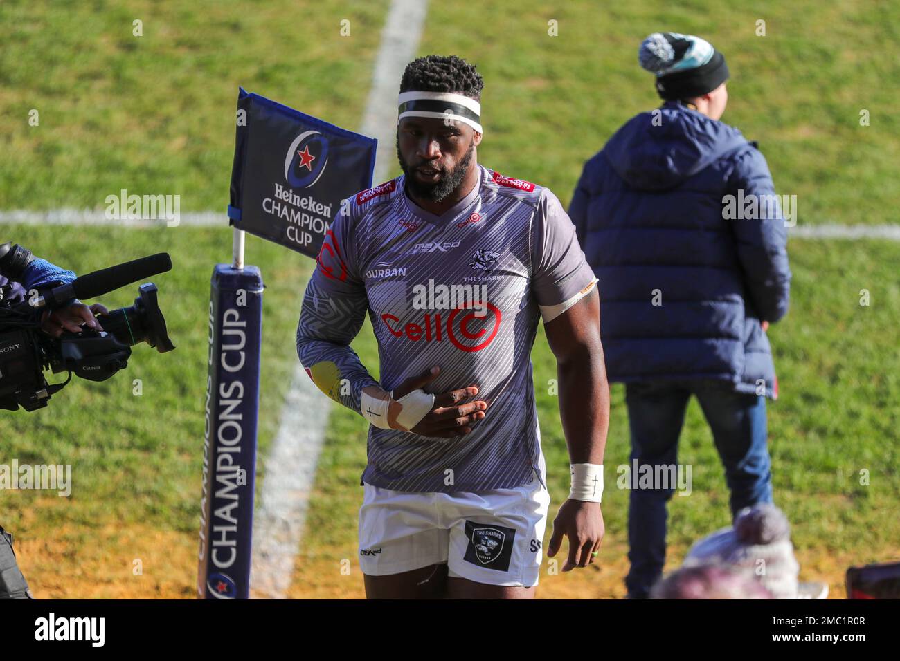 Siya Kolisi, cellule C Sharks, avant le match de la coupe des champions Heineken à Twickenham Stoop, Londres. Date de la photo: Samedi 21 janvier 2023. Banque D'Images