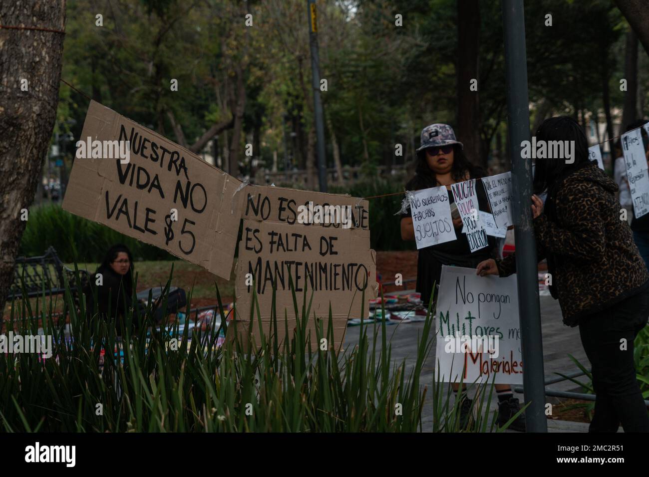 20 janvier 2023, Mexico, Mexique: Des femmes se joignent à une manifestation pour protester ce vendredi pour exiger la suspension de la présence de la Garde nationale dans le métro, considérant qu'elle ne représente pas une mesure préventive réelle pour éviter d'autres accidents après la mort de Yaretzi, Un jeune étudiant de l'Université autonome du Mexique dans un accident sur la ligne 3 du Metro. Sur 20 janvier 2023 à Mexico, Mexique. (Photo par Amaresh V. Narro/ Eyepix Group) Credit: EYEPIX Group/Alay Live News Banque D'Images