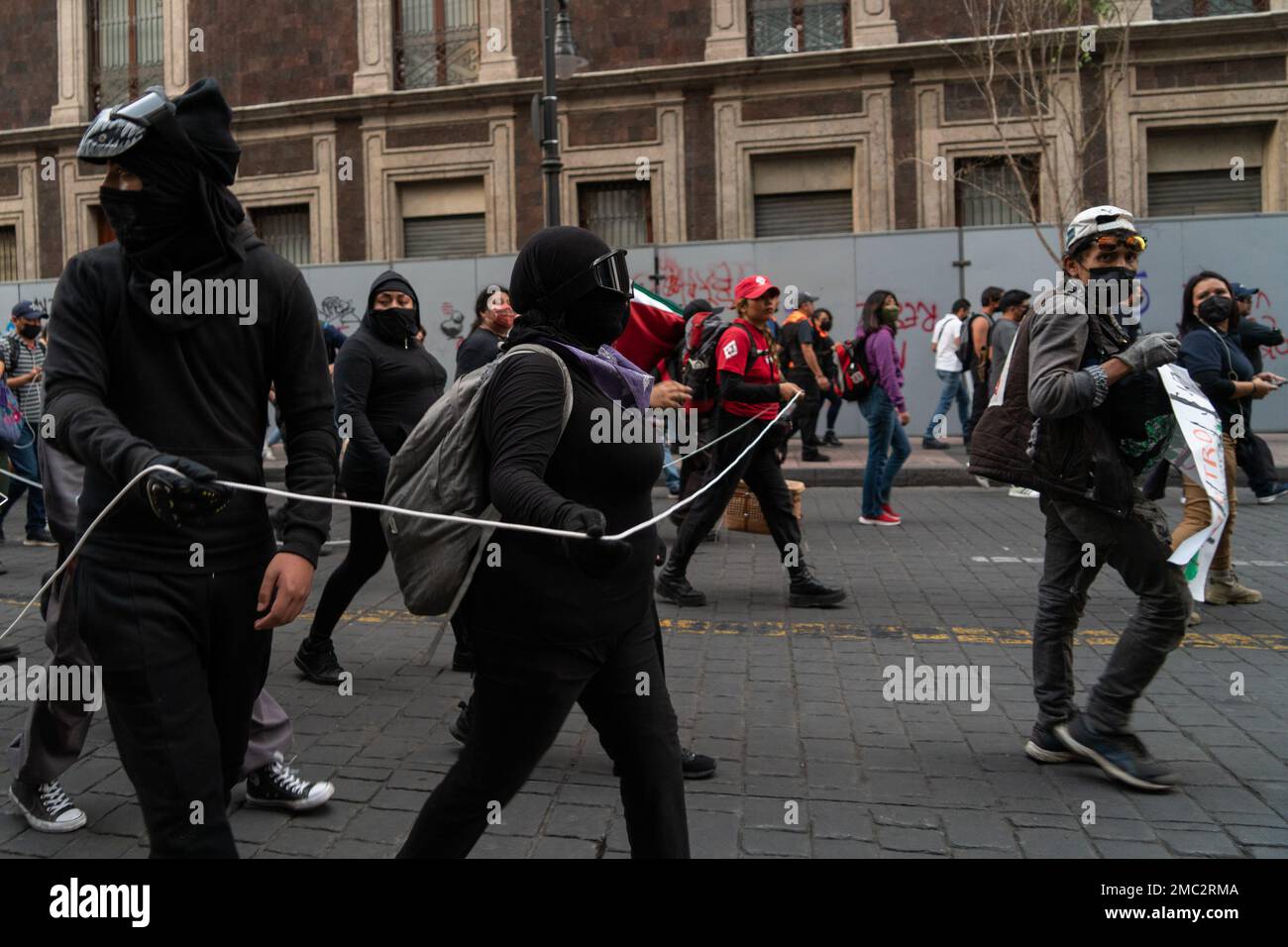 20 janvier 2023, Mexico, Mexique: Des femmes se joignent à une manifestation pour protester ce vendredi pour exiger la suspension de la présence de la Garde nationale dans le métro, considérant qu'elle ne représente pas une mesure préventive réelle pour éviter d'autres accidents après la mort de Yaretzi, Un jeune étudiant de l'Université autonome du Mexique dans un accident sur la ligne 3 du Metro. Sur 20 janvier 2023 à Mexico, Mexique. (Photo par Amaresh V. Narro/ Eyepix Group) Credit: EYEPIX Group/Alay Live News Banque D'Images