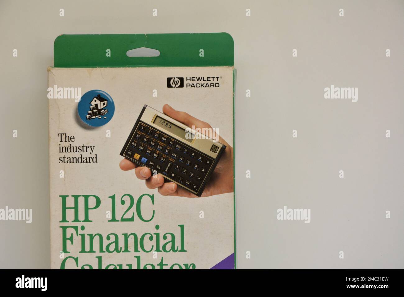 Marilia, São Paulo, Brésil - 17 octobre 2022 : emballage de la calculatrice HP financière Hewlett Packard en blanc et vert avec le p de la société Banque D'Images