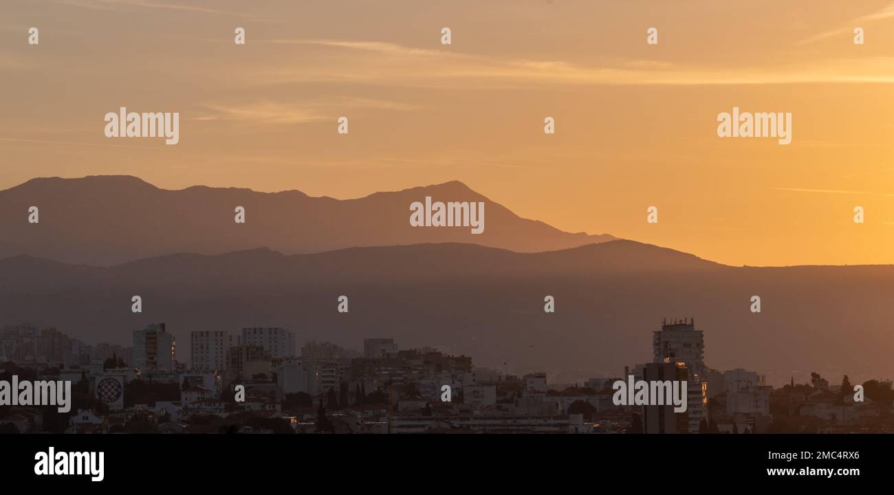 Lever du soleil sur les montagnes, Split, Croatie Banque D'Images
