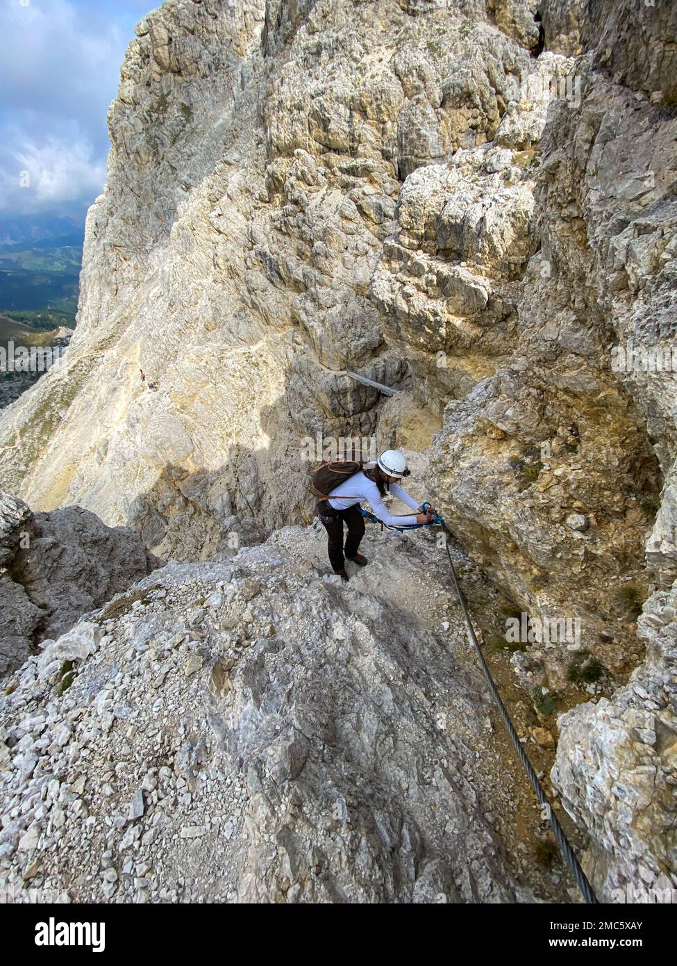 Randonnée aventureuse jusqu'au mont Lagazuoi dans les Alpes Dolomites, pronvince autonome du Tyrol du Sud en Italie Banque D'Images