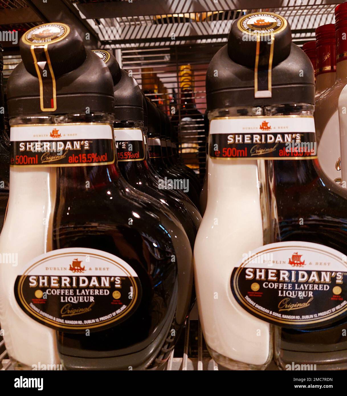 Bouteilles de liqueur de café Sheridan Photo Stock - Alamy
