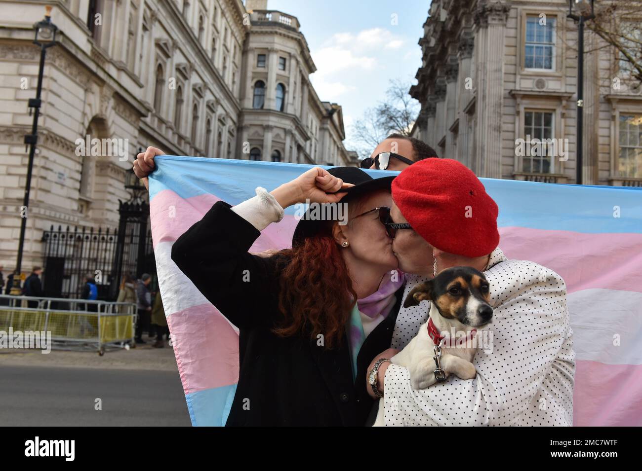 Londres, Angleterre, Royaume-Uni. 21st janvier 2023. Les militants des droits des TRANS protestent contre le gouvernement britannique qui a bloqué le projet de loi écossais sur la réforme de la reconnaissance des genres par l'ordre de la Section 35, en face de Downing Street, à Londres. (Credit image: © Thomas Krych/ZUMA Press Wire) USAGE ÉDITORIAL SEULEMENT! Non destiné À un usage commercial ! Banque D'Images