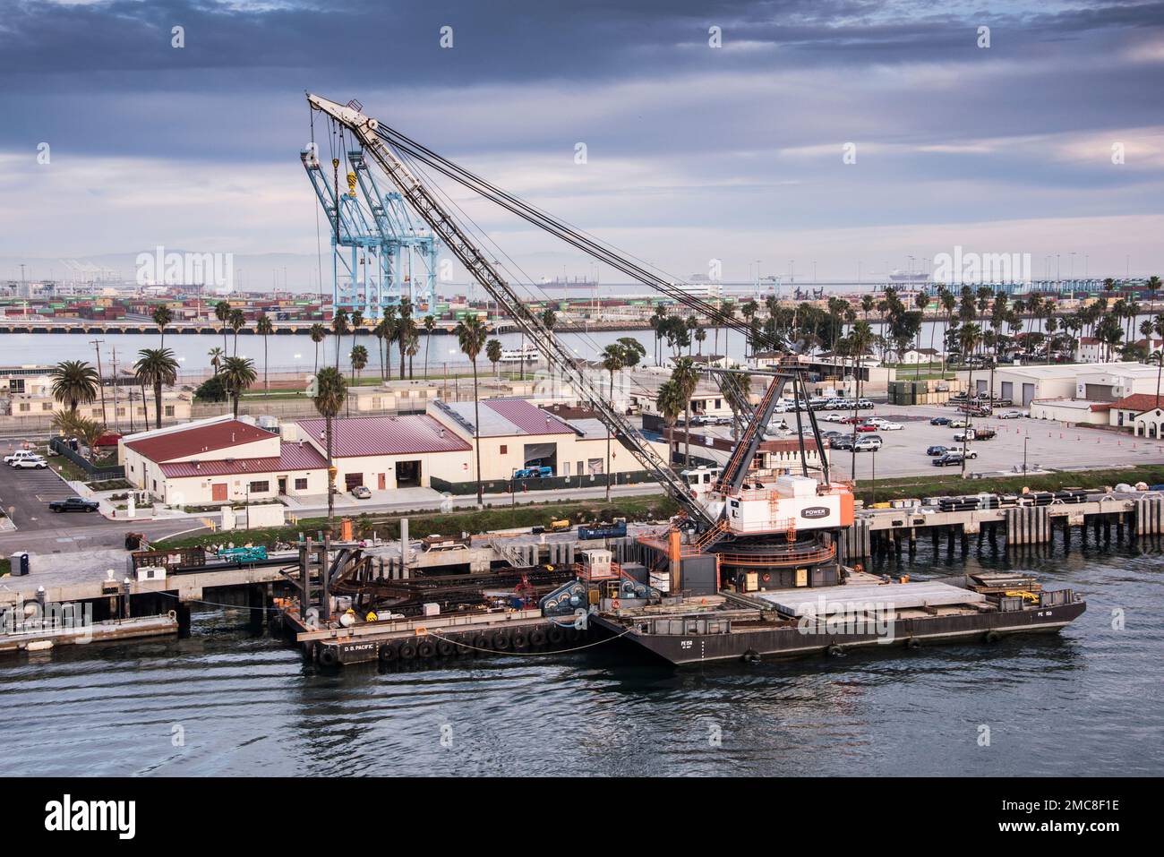 Le port à conteneurs le plus achalandé d'Amérique du Nord, le port de Los Angeles a maintenu son rang de premier port pendant plus de deux décennies avec un volume record Banque D'Images