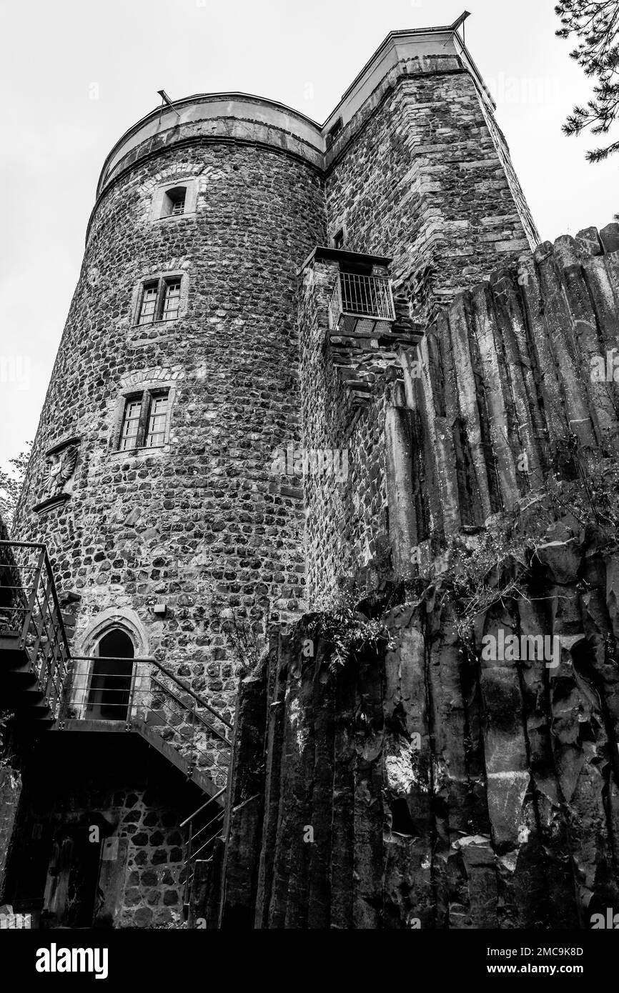Burg Stolpen, Saxe, Allemagne. Forteresse médiévale sur une montagne de basalte. Noir et blanc. Banque D'Images