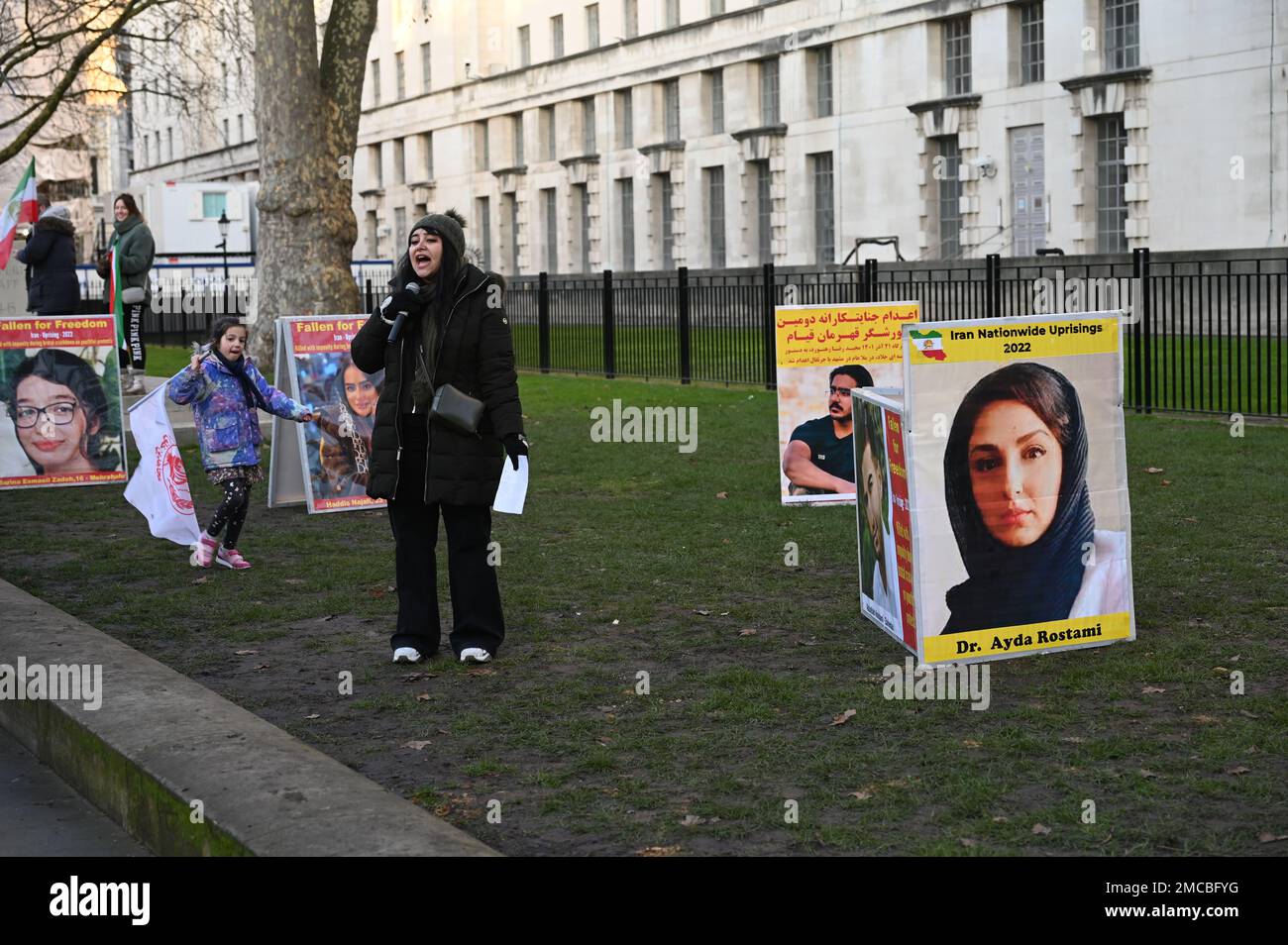 Downing Street, Londres, Royaume-Uni, 21 janvier 2023, Organisation des Mojahedin du peuple d'Iran protestant contre le gouvernement iranien l'exécution d'Alireza Akbari. Et droits des femmes, mon corps, mon choix - women.life.freedom. Appeler le gouvernement britannique à sanctionner l'Iran, Londres, Royaume-Uni. Crédit : voir Li/Picture Capital/Alamy Live News Banque D'Images