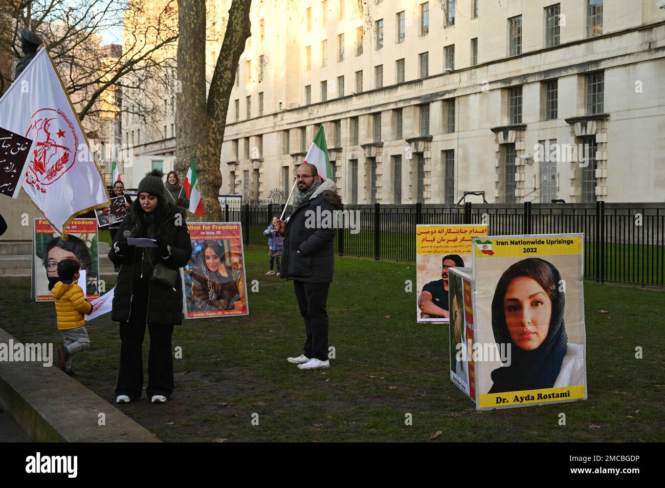 Downing Street, Londres, Royaume-Uni, 21 janvier 2023, Organisation des Mojahedin du peuple d'Iran protestant contre le gouvernement iranien l'exécution d'Alireza Akbari. Et droits des femmes, mon corps, mon choix - women.life.freedom. Appeler le gouvernement britannique à sanctionner l'Iran, Londres, Royaume-Uni. Crédit : voir Li/Picture Capital/Alamy Live News Banque D'Images