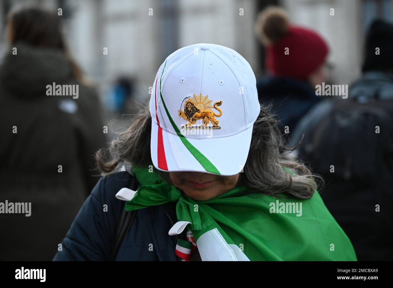 Downing Street, Londres, Royaume-Uni, 21 janvier 2023, soyez la voix de l'Iran pour protester contre le gouvernement iranien contre l'exécution d'Alireza Akbari. Et droits des femmes, mon corps, mon choix - women.life.freedom. Appeler le gouvernement britannique à sanctionner l'Iran, Londres, Royaume-Uni. Crédit : voir Li/Picture Capital/Alamy Live News Banque D'Images