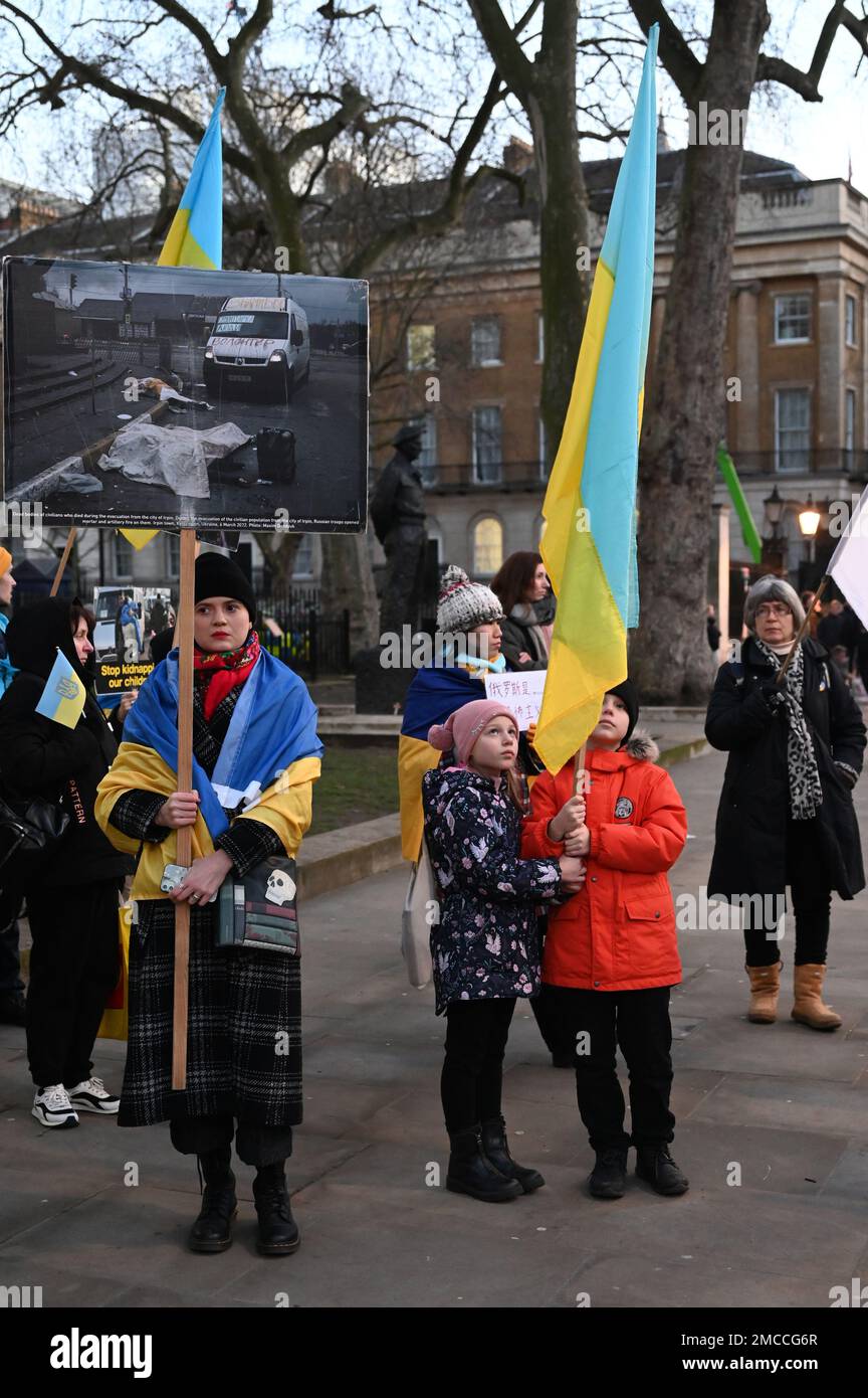 Downing Street, Londres, Royaume-Uni, 21 janvier 2023 : manifestation ukrainienne contre l'invasion russe. APPEL DES ÉTATS-UNIS/du Royaume-Uni/de l'OTAN pour aider l'Ukraine comme vous le promettez. Nous ne voulons plus de service de lèvre. Crédit : voir Li/Picture Capital/Alamy Live News Banque D'Images