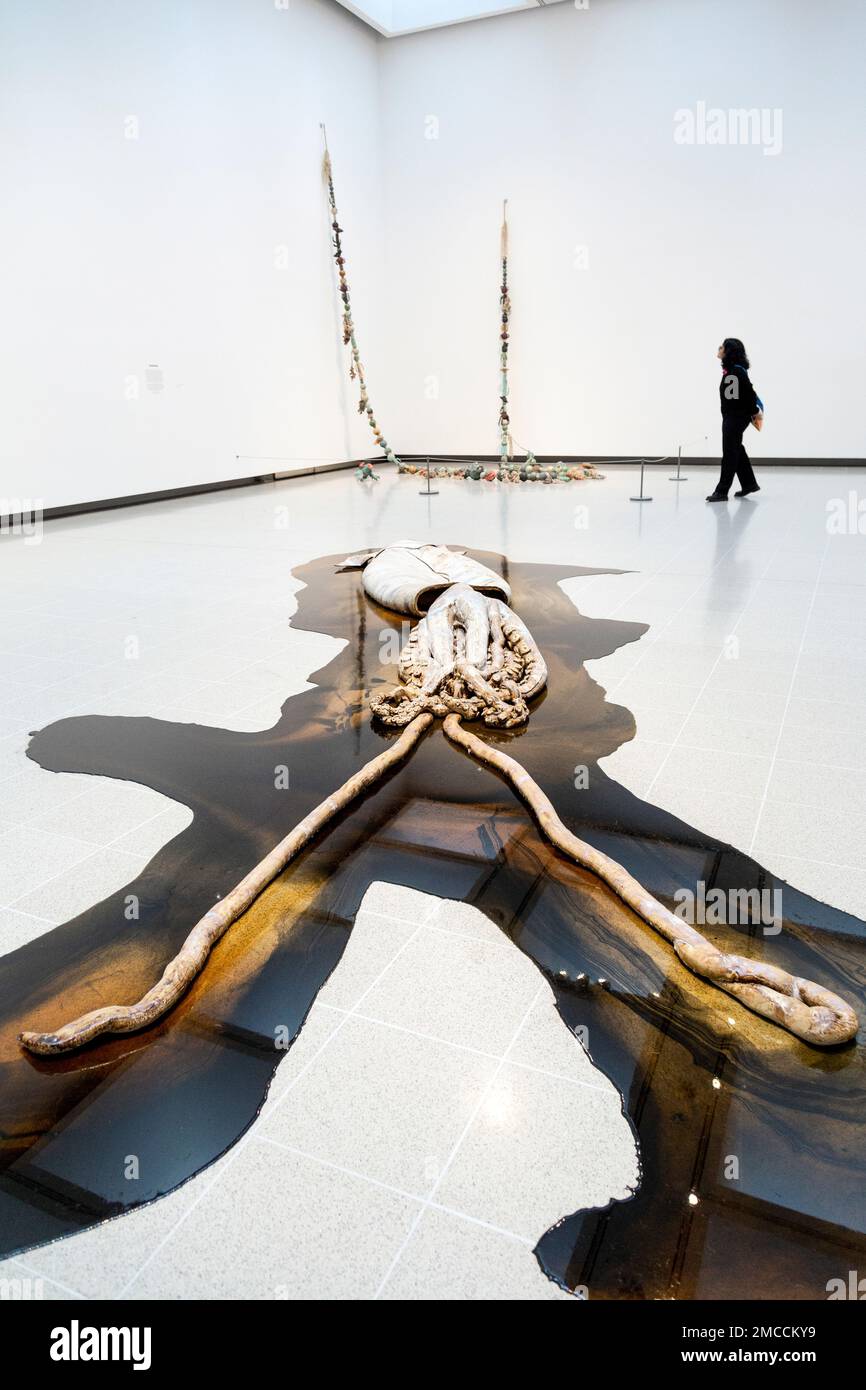 Untitled (Archeuthis) (2010) par David Zink Yi, Strange Clay: Ceramics in Contemporary Art, Hayward Gallery, Londres, Royaume-Uni Banque D'Images