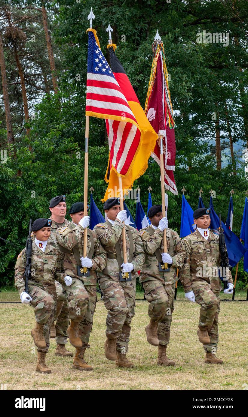 tats-unis-les-soldats-du-centre-hospitalier-519th-color-guard-se