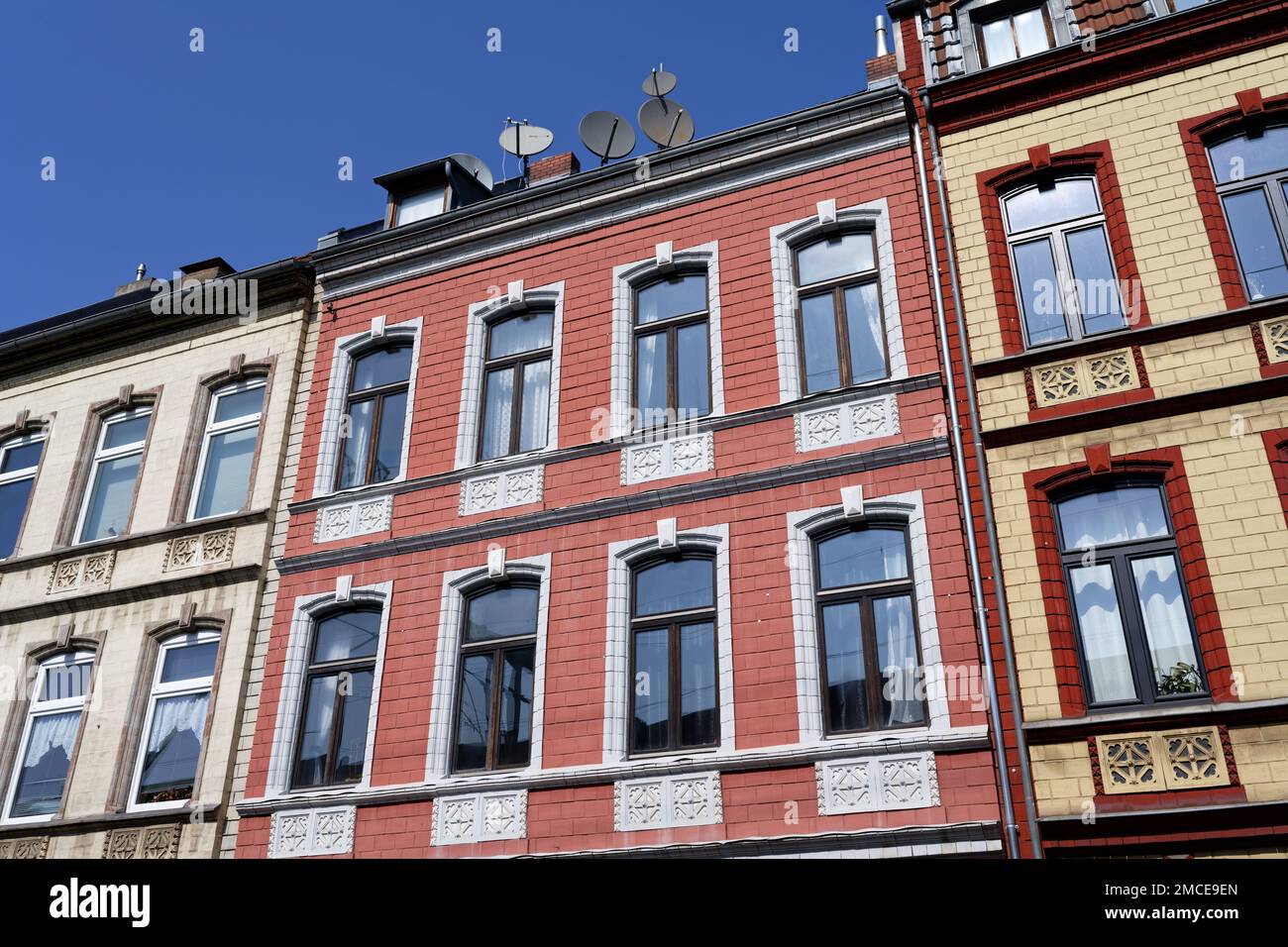 maisons typiques de location de pastel colorées de la fin du 19th siècle à cologne ehrenfeld Banque D'Images