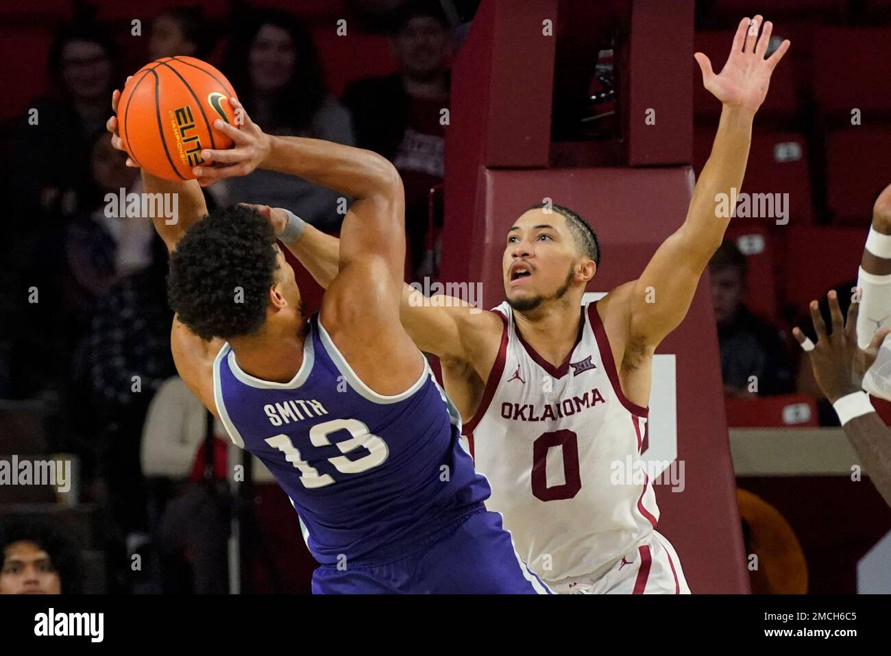Oklahoma guard Jordan Goldwire (0) defends as Kansas State guard Mark