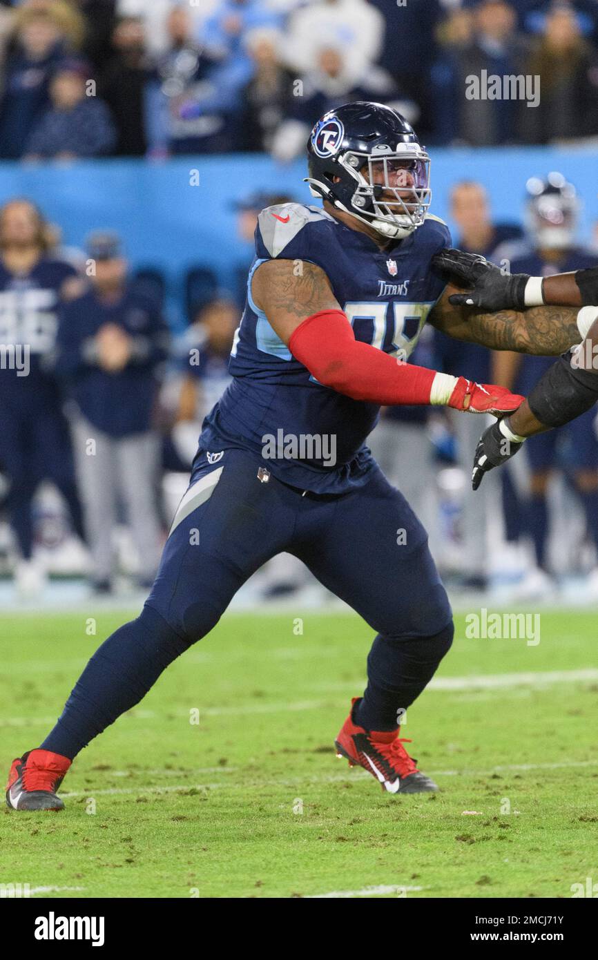 Tennessee Titans defensive end Jeffery Simmons (98) plays against the San Francisco 49ers during an NFL football game, Thursday, Dec. 23, 2021, in Nashville, Tenn. (AP Photo/John Amis) Banque D'Images
