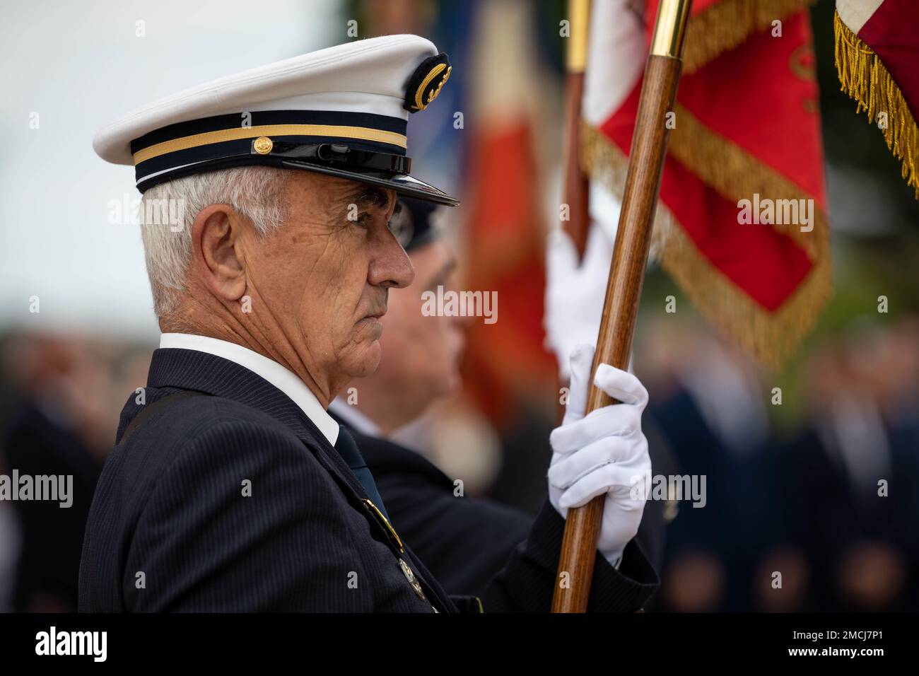 220704-N-MZ836-1112 BREST, France (4 juillet 2022) des marins, des anciens  combattants et des civils de la Marine française participent à une  cérémonie du jour de l'indépendance à Brest, France, 04 juillet 2022.