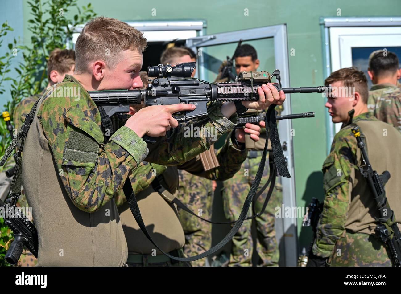 les-soldats-finlandais-de-la-compagnie-d-infanterie-1st-de-l-unit-de
