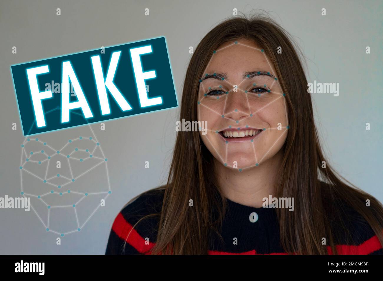 Deepfake concept correspondant aux mouvements du visage avec un visage différent d'une autre femme dans une photo. Permutation de faces ou usurpation d'identité. Banque D'Images