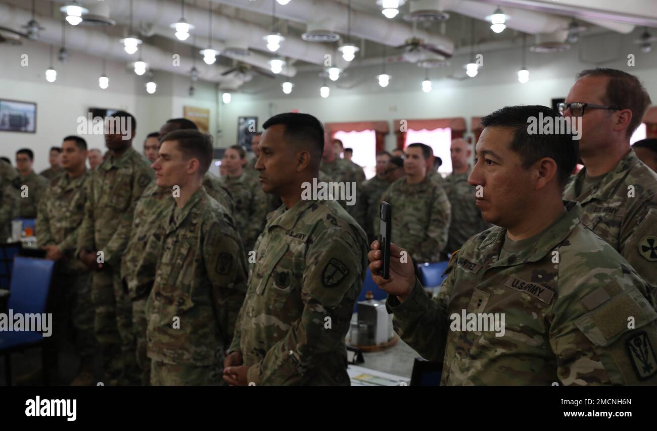 Adjudants des États-Unis L'armée célèbre l'anniversaire 104th de la cohorte de l'Adjudant au Provider Grill de l'USAG Humphreys on 7 juillet 2022. L'anniversaire de l'Adjudant consistait en la ruée sur le golf, une randonnée et une cérémonie de coupe de gâteau. Banque D'Images