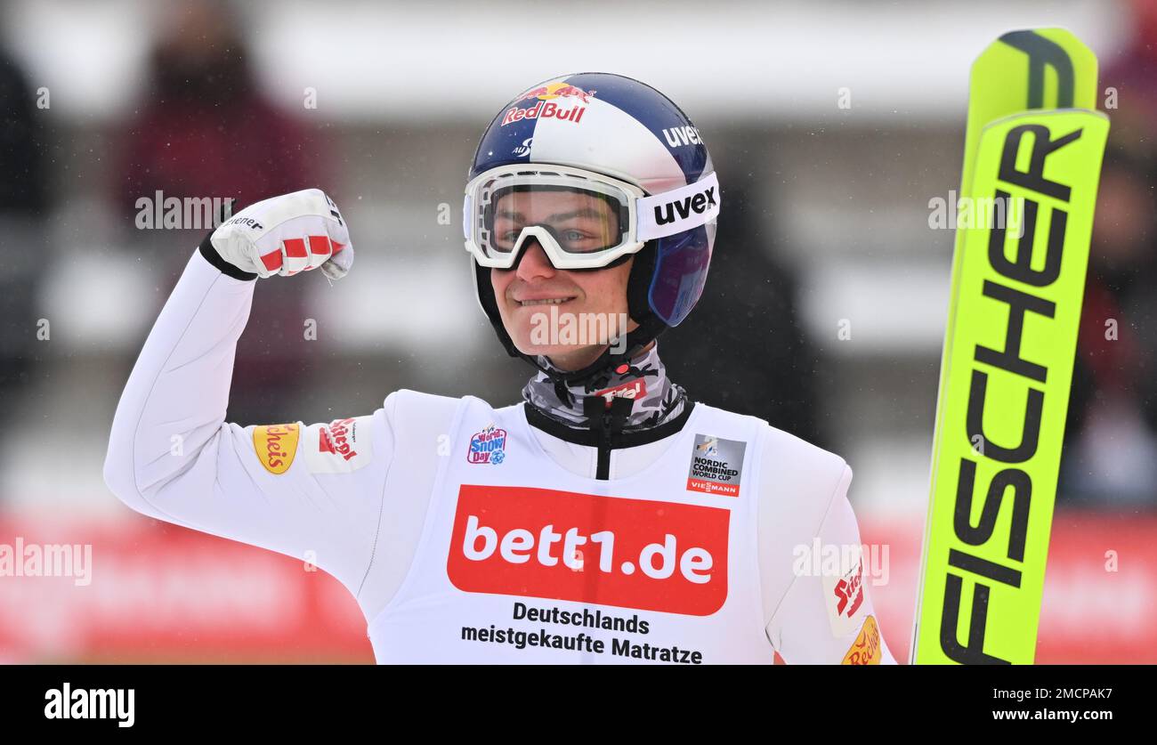 Klingenthal, Allemagne. 22nd janvier 2023. Ski nordique/combinaison: Coupe  du monde, individuel, grande colline/10 km, hommes. Johannes Lamparter,  originaire d'Autriche, se réjouit après avoir sauté et remporte la  compétition de départ de masse.