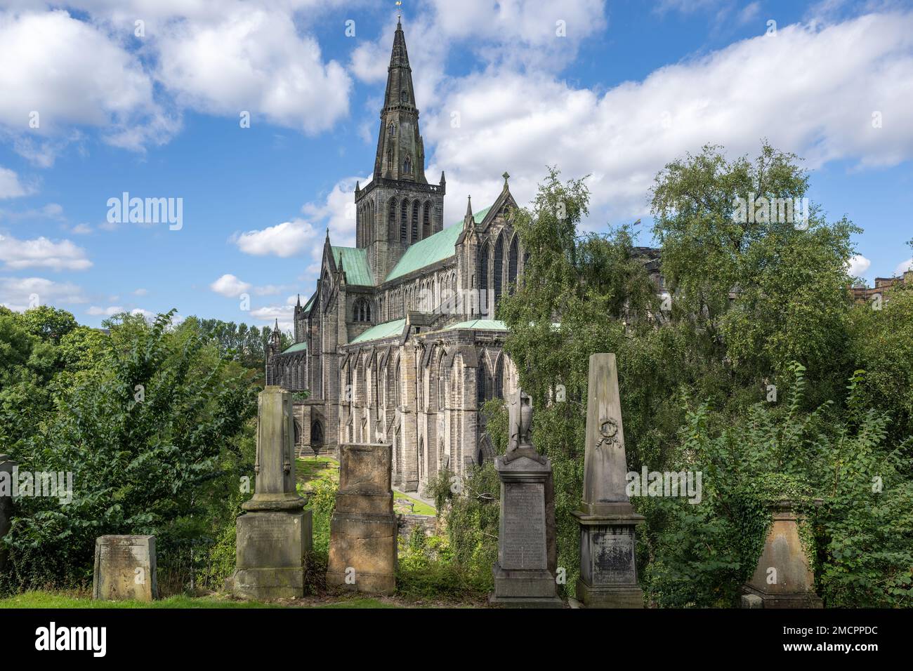 La cathédrale historique de Glasgow du 13e siècle vue de la nécropole de Glasgow Banque D'Images
