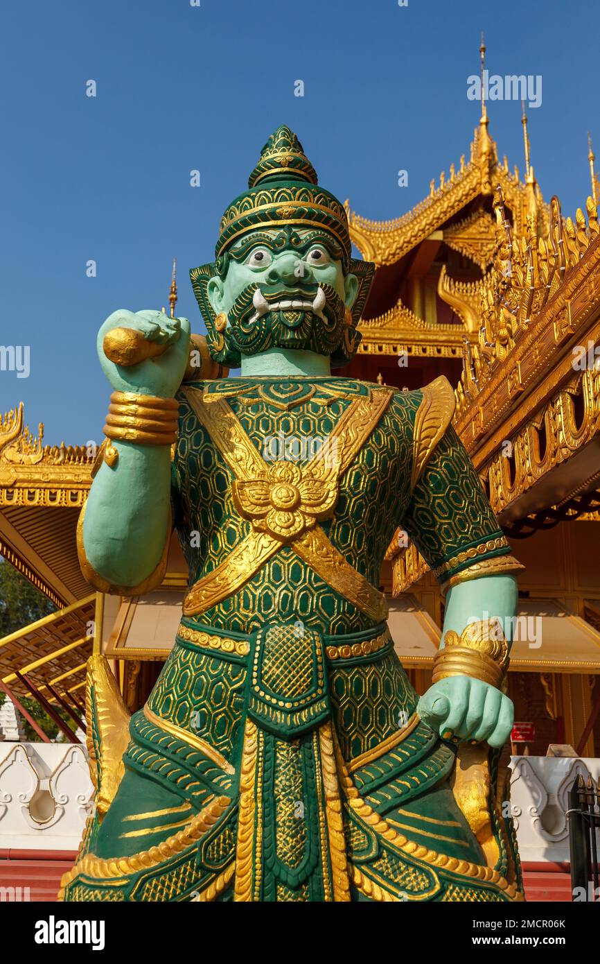 Statue dans un temple à Mandalay Myanmar Banque D'Images