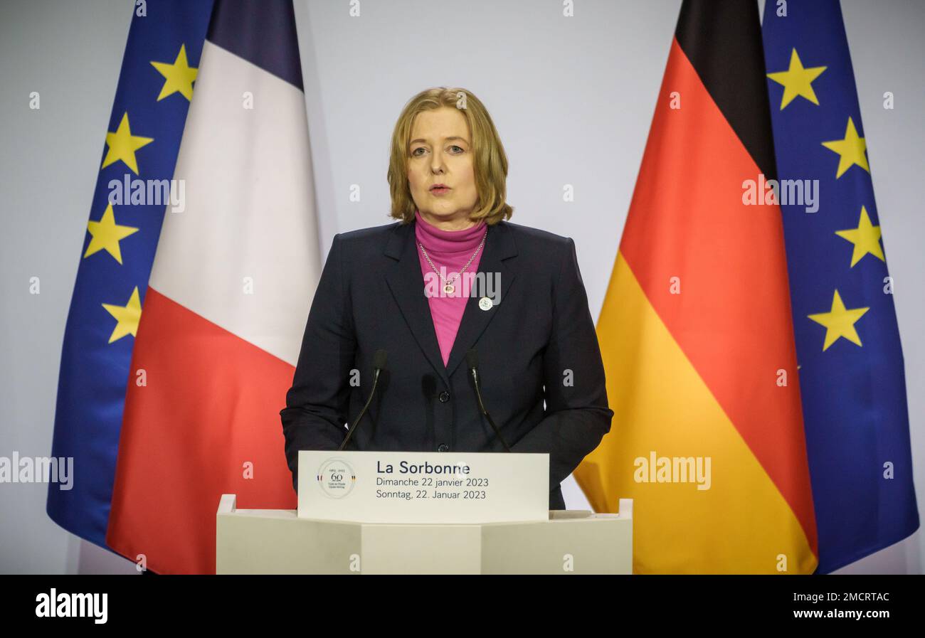 Paris, France. 22nd janvier 2023. Bärbel Bas (SPD), Président du Bundestag, prend la parole lors de la cérémonie marquant le 60th anniversaire du Traité d'Élysée à la Sorbonne. Il a été signé par Konrad Adenauer et Charles de Gaulle sur 22 janvier 1963. Cet accord a scellé l'amitié franco-allemande et la coopération entre les deux pays. Credit: Michael Kappeller/dpa/Alay Live News Banque D'Images