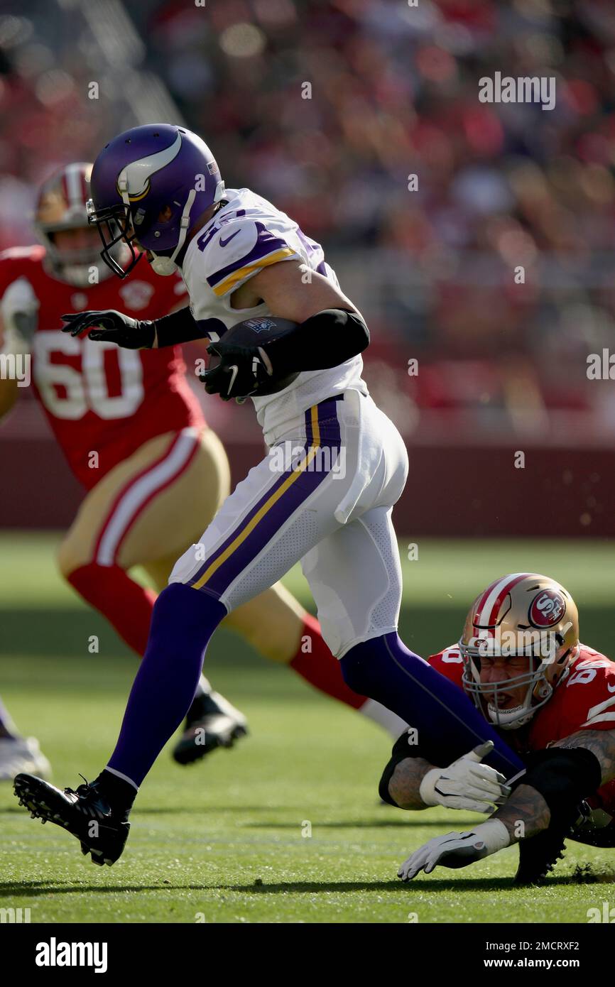Minnesota Vikings safety Harrison Smith (22) is brought down by San Francisco 49ers guard Tom Compton (66) after an interception during an NFL football game against the San Francisco 49ers, Sunday, Nov. 28, 2021, in Santa Clara, Calif. (AP Photo/Scot Tucker) Banque D'Images