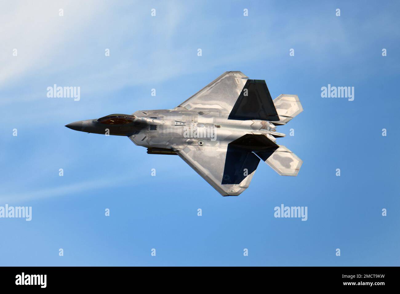 A ÉTATS-UNIS Le F-22 Raptor Superfighter de la Force aérienne de l'aile Fighter 1st à la base aérienne de Langley, en Virginie, se produit pendant la journée portes ouvertes de la base de la Garde nationale aérienne de Selfridge et le spectacle aérien sur 9 juillet 2022. De nombreuses équipes de démonstration aérienne de renommée mondiale ont joué pour des milliers de spectateurs au cours du salon de l'Air en l'honneur des « 100 prochaines années de SANGB Aviation ». Banque D'Images