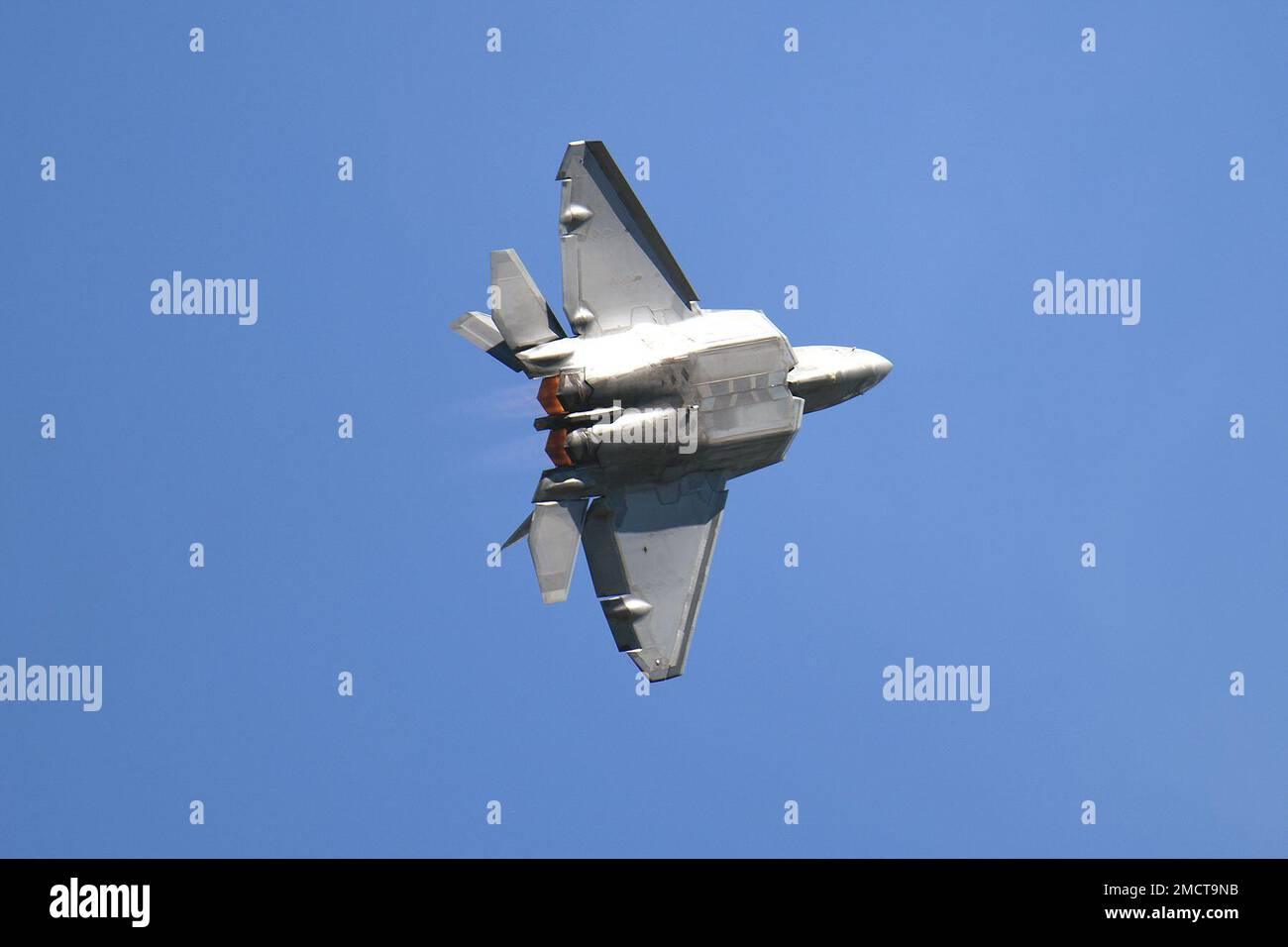 A ÉTATS-UNIS Le F-22 Raptor Superfighter de la Force aérienne de l'aile Fighter 1st à la base aérienne de Langley, en Virginie, se produit pendant la journée portes ouvertes de la base de la Garde nationale aérienne de Selfridge et le spectacle aérien sur 9 juillet 2022. De nombreuses équipes de démonstration aérienne de renommée mondiale ont joué pour des milliers de spectateurs au cours du salon de l'Air en l'honneur des « 100 prochaines années de SANGB Aviation ». Banque D'Images