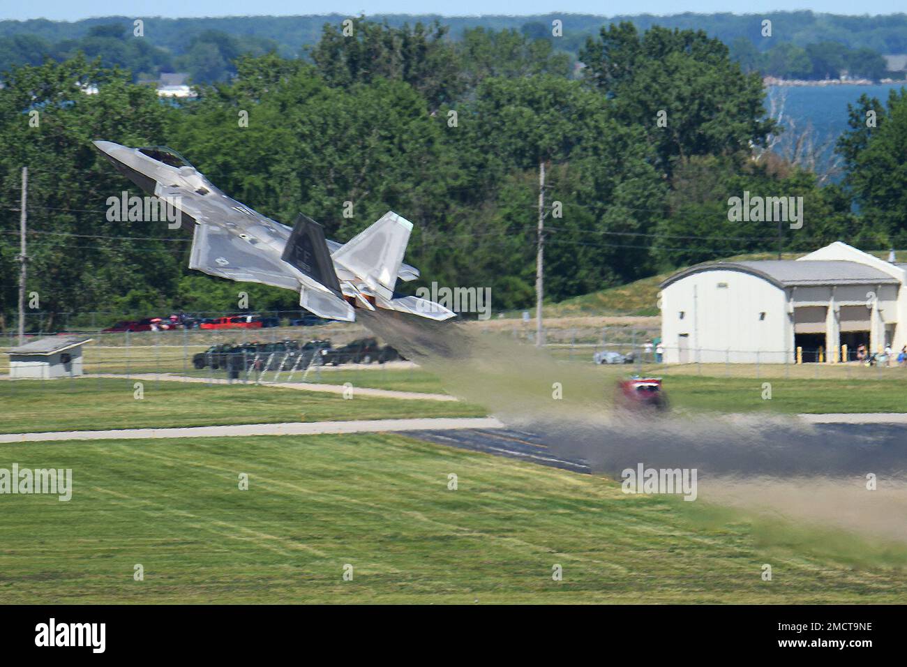 A ÉTATS-UNIS Le F-22 Raptor Superfighter de la Force aérienne de l'aile Fighter 1st à la base aérienne de Langley, en Virginie, se produit pendant la journée portes ouvertes de la base de la Garde nationale aérienne de Selfridge et le spectacle aérien sur 9 juillet 2022. De nombreuses équipes de démonstration aérienne de renommée mondiale ont joué pour des milliers de spectateurs au cours du salon de l'Air en l'honneur des « 100 prochaines années de SANGB Aviation ». Banque D'Images
