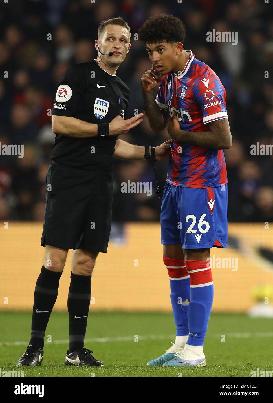 Londres, Angleterre, 21st janvier 2023. Chris Richards de Crystal Palace parle avec l'arbitre Craig Pawson lors du match de la Premier League à Selhurst Park, Londres. Le crédit photo devrait se lire: Paul Terry / Sportimage Banque D'Images