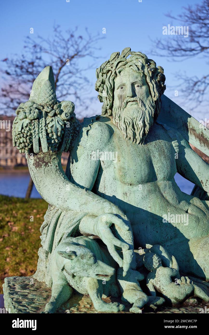 Tiberinus ('Tiberen'), sculpture de Dieu de rivière, bronze (1901); Søtorvet par Dronning Louises Bro, Copenhague, Danemark Banque D'Images