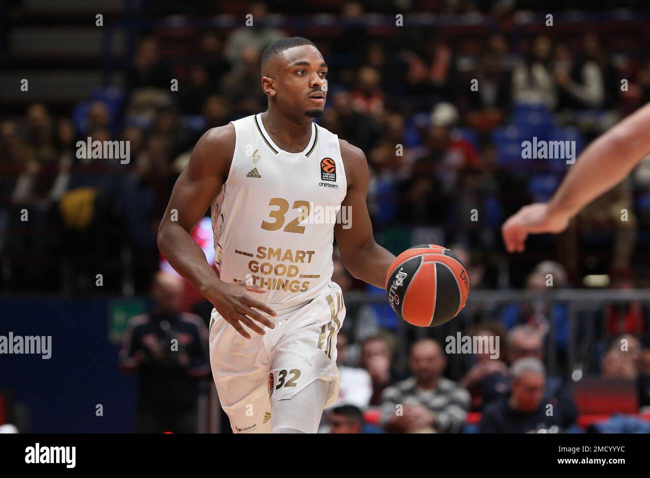 Milan, Italie. 20th janvier 2023. Italie, Milan, jan 20 2023: Obasohan Retin (Asvel Guard) dribbles en 2nd quart pendant le match de basket-ball EA7 Emporio Armani Milan vs Asvel Villeurbanne, Euroligue 2022-2023 round20 (photo de Fabrizio Andrea Bertani/Pacific Press) Credit: Pacific Press Media production Corp./Alay Live News Banque D'Images