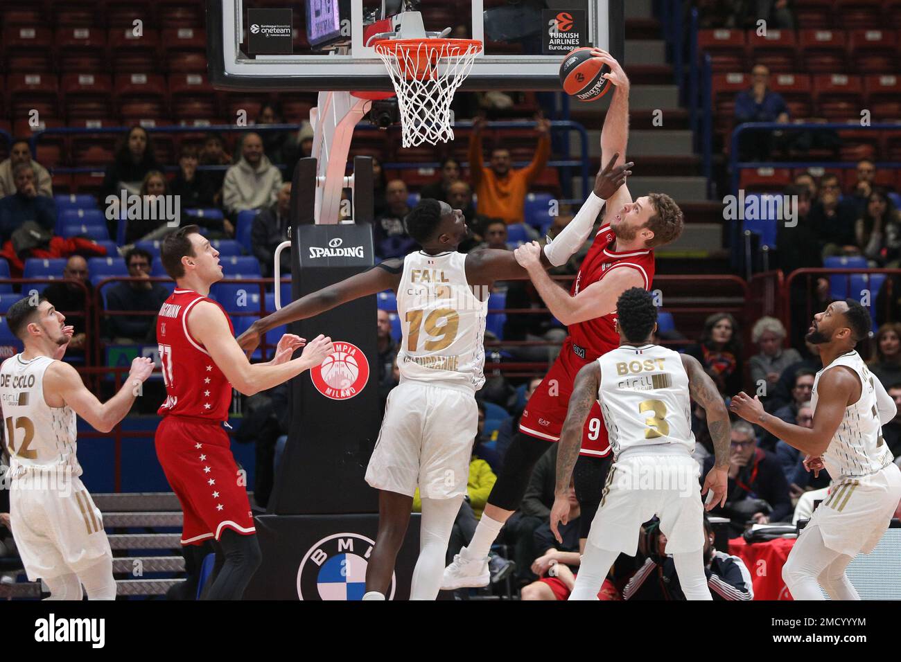 Milan, Italie. 20th janvier 2023. Italie, Milan, janvier 20 2023: Nicolo? Melli (Armani Milan Forward) infraction rebondit dans le 1st trimestre pendant le match de basket-ball EA7 Emporio Armani Milan contre Asvel Villeurbanne, Euroligue 2022-2023 round20 (photo de Fabrizio Andrea Bertani/Pacific Press) crédit: Pacific Press Media production Corp./Alay Live News Banque D'Images