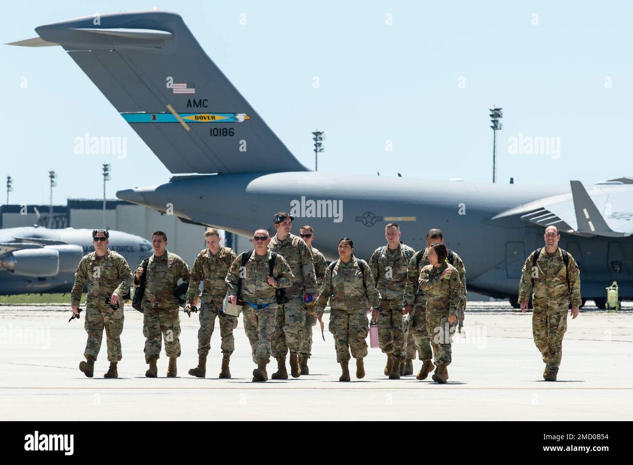 Les membres de l'équipe de Douvres arrivent à un lieu de déploiement