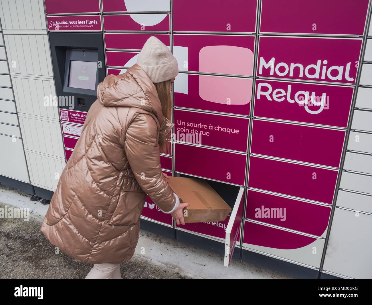 Loriol sur Drome, France - 14 janvier 2023: Enlèvement d'une parcelle d