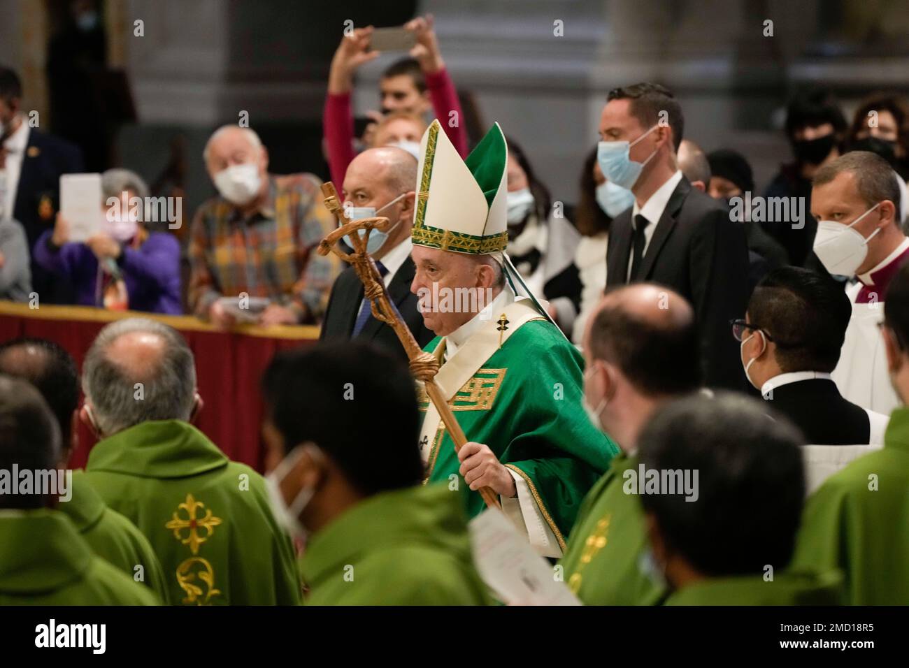 Pope Francis walks with his pastoral staff as he celebrates mass on the Day of the Poor in St. Peter's Basilica, at the Vatican, Sunday, Nov. 14, 2021. (AP Photo/Gregorio Borgia) Banque D'Images
