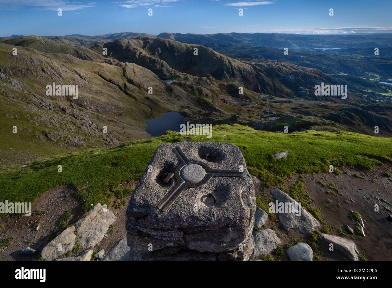 Wetherlam et les Coniston Fells du point trig Old Man of Coniston, Lake District National Park, Cumbria, Angleterre, Royaume-Uni Banque D'Images