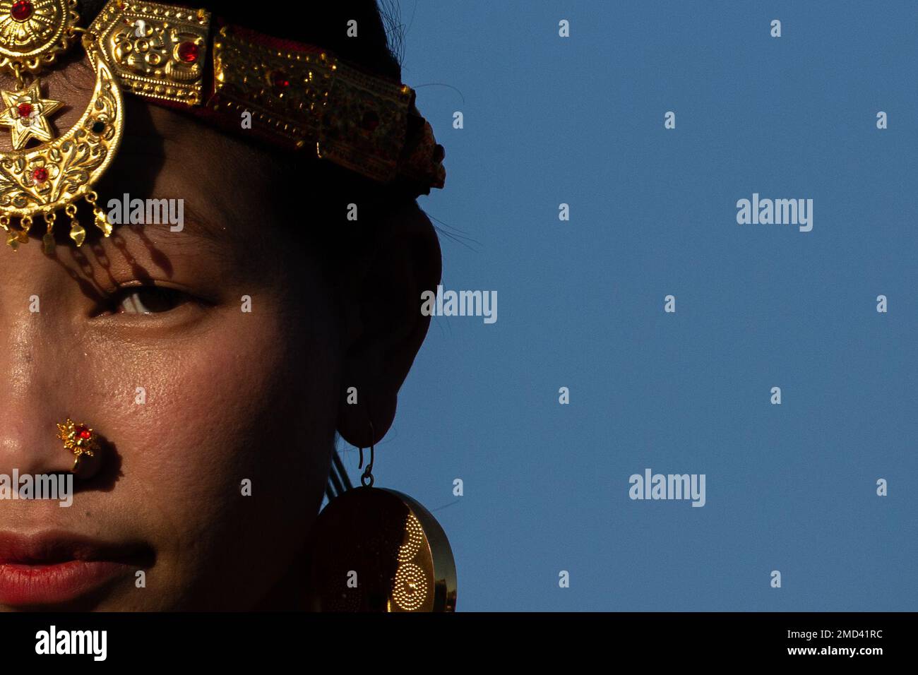 Katmandou, Népal. 22nd janvier 2023. Le 22 janvier 2023 à Katmandou, au Népal. Les femmes de la communauté de tamang vêtues de vêtements culturels participent à la fête culturelle 'soman Lhosar'. Le festival de 'soman Lhosar' commence par un coup sur la deuxième nouvelle lune après le solstice d'hiver, tandis que cette fête est célébrée chaque année par la communauté de Tamang sur le Magh accusant le calendrier népalais. (Photo de Abhishek Maharajan/Sipa USA) crédit: SIPA USA/Alay Live News Banque D'Images