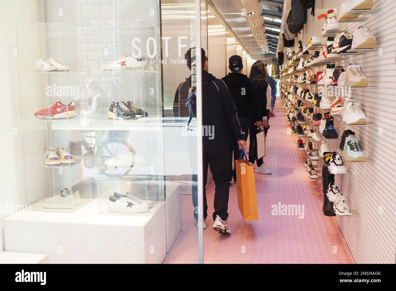 Italy shoes shopping Banque de photographies et d'images à haute résolution  - Alamy