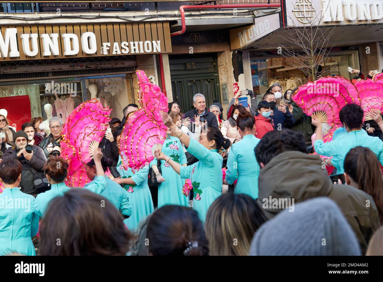 Célébration du nouvel an chinois dans le quartier de Madrid avec la plus grande présence d'immigrants chinois dans la capitale. Banque D'Images