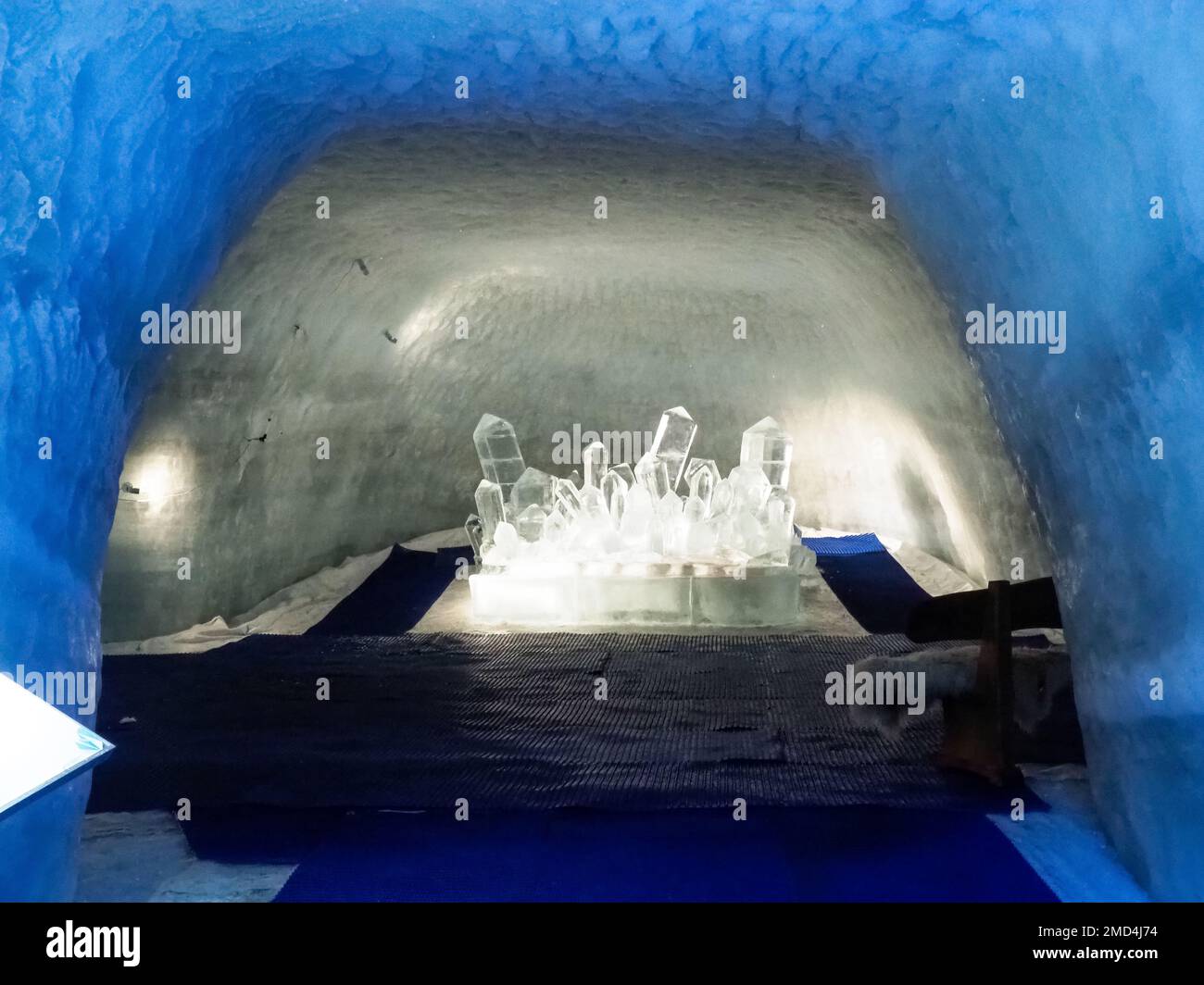 Zermatt, Suisse - 16 septembre 2018: Le paradis du glacier du Cervin, visite de l'exposition à l'intérieur du glacier. Banque D'Images