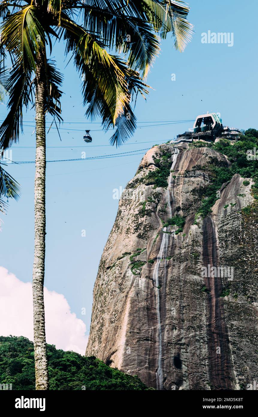 Téléphériques au mont du pain de sucre à Rio de Janeiro, au Brésil Banque D'Images
